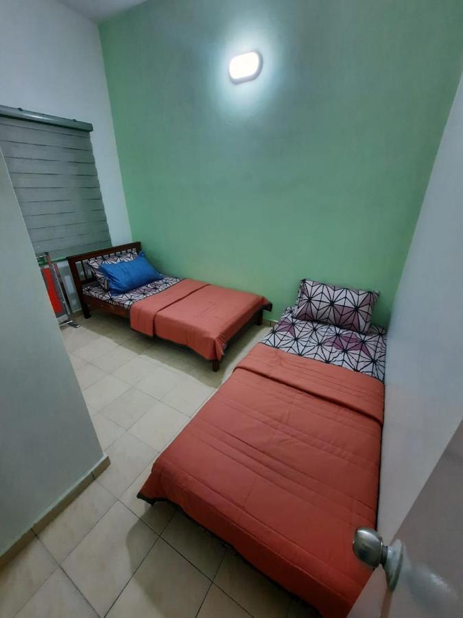 Homestay Dr. Z Klang Exteriör bild